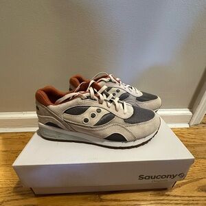 NWT Saucony Originals Beige and Gray Sneakers